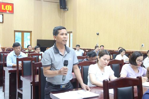Cử tri xã Lê Lợi tham gia ý kiến tại hội nghị.