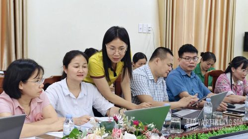 Cán bộ công chức xã Cai Kinh được tập huấn sử dụng ứng dụng trí tuệ nhân tạo vào phục vụ công việc