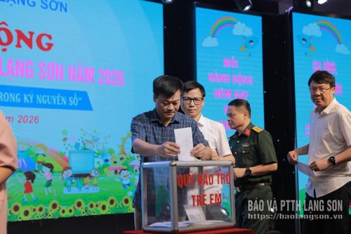 Các đại biểu ủng hộ trực tiếp tại buổi lễ