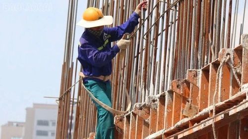Thợ xây trên các công trình xây dựng thường xuyên phải đối mặt với nhiều rủi ro.
