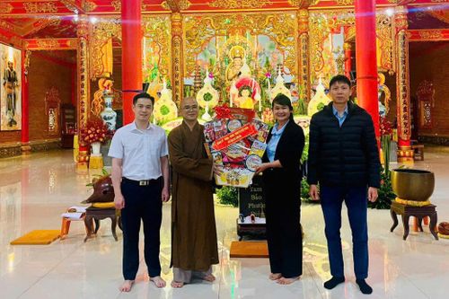 Lãnh đạo xã Tân Hà Lâm Hà thăm, chúc mừng lễ Phật đản các cơ sở Phật giáo trên địa bàn