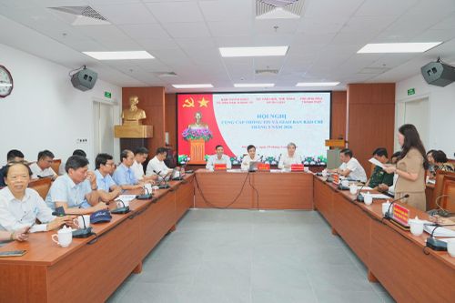 Toàn cảnh hội nghị.