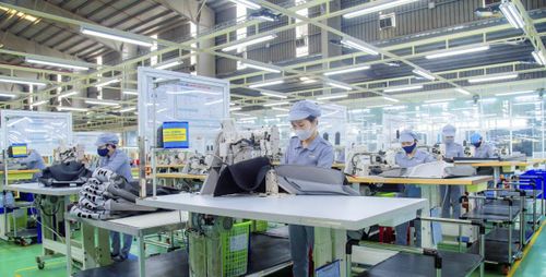 Doanh nghiệp trong nước đang đối mặt nhiều sức ép từ thị trường quốc tế..