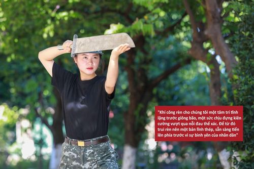 Hoàng Thị Ngọc Linh trong giờ luyện tập với đao.