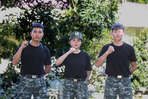 Hoàng Thị Ngọc Linh và đồng đội.