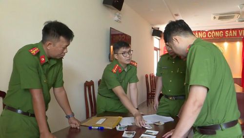 Đội trọng án Phòng Cảnh sát hình sự họp án.