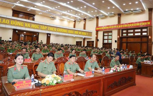Các đại biểu tham dự hội nghị.