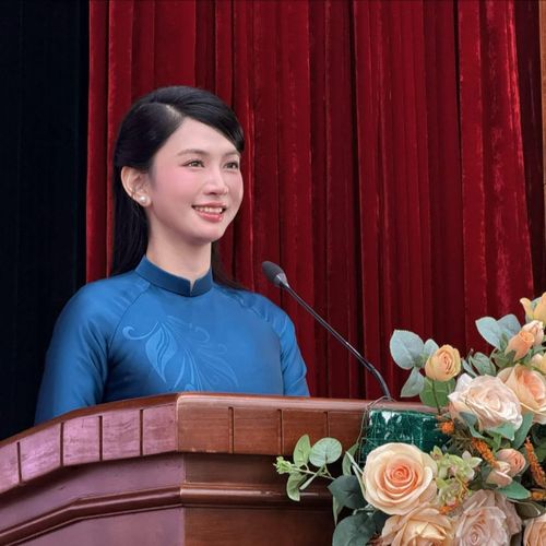 Bên cạnh ý kiến nữ Tiktoker đang thay đổi theo hướng tích cực, nhiều người đặt dấu hỏi về năng lực chuyên môn của Lê Bống.