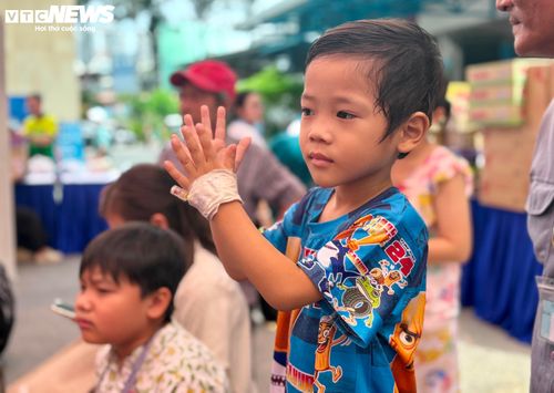 Sau thời gian điều trị bệnh, các em đều rất vui vẻ tham gia vui chơi ngày Tết thiếu nhi sớm.