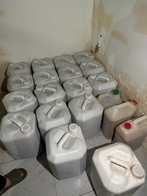 Công an TP.HCM khuyến cáo người dân chỉ mua thuốc tại các cơ sở y tế, nhà thuốc uy tín, có giấy phép rõ ràng. (Ảnh: CACC)