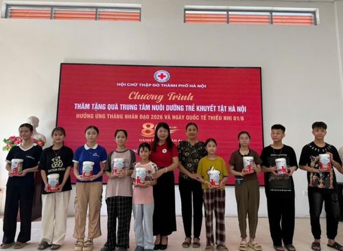 Trẻ em khuyết tật luôn được quan tâm, đặc biệt trong Tháng Nhân đạo. Ảnh: CTĐHN