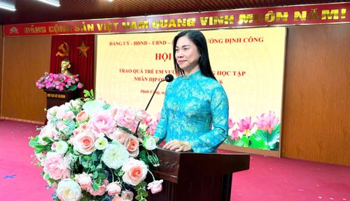 Phó Chủ tịch UBND phường Định Công Nguyễn Thị Thu Hương phát biểu tại lễ phát động. Ảnh: Khánh Linh