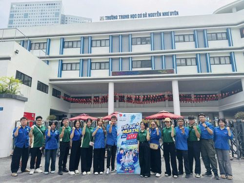 Hoạt động “Tiếp sức mùa thi” góp phần tạo điều kiện thuận lợi để thí sinh tự tin bước vào kỳ thi tuyển sinh vào lớp 10 năm 2026. Ảnh: Đoàn phường Yên Hòa