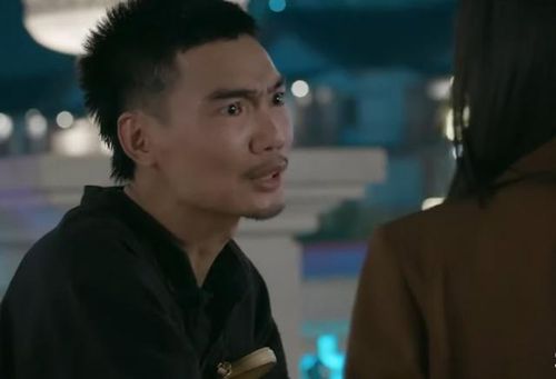Vi Minh bị một người dân bản quy kết cô lừa đảo. Ảnh VTV