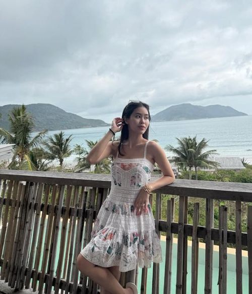 Bên cạnh vẻ ngoài hào nhoáng, Tiên Nguyễn còn tạo thiện cảm bởi phong thái tự tin và cách ứng xử nhẹ nhàng. Trong thời gian gần đây, đặc biệt sau đám cưới với doanh nhân Justin Cohen, cô nhận được nhiều lời khen vì hình ảnh trưởng thành, tinh tế và gần gũi hơn với công chúng.