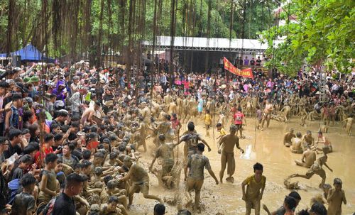 Hội vật cầu bùn làng Vân là khúc ca khải hoàn mừng chiến thắng, gửi gắm ước vọng ngàn đời về một năm mưa thuận gió hòa, mùa màng bội thu.