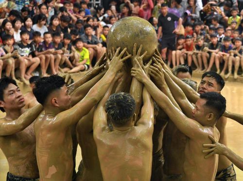 Lễ hội mang đậm tín ngưỡng bản địa cổ xưa thờ Thần Mặt Trời của cư dân nông nghiệp lúa nước, gửi gắm ước vọng ngàn đời về một năm mưa thuận gió hòa, mùa màng tốt tươi, xóm làng thuận hòa.