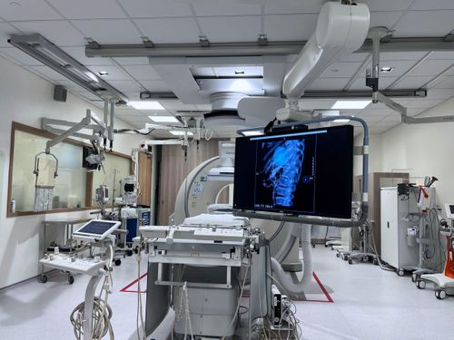 Hệ thống Hybrid Angio-CT (chụp mạch can thiệp tích hợp cắt lớp vi tính) trị giá hàng triệu USD tại bệnh viện thuộc tập đoàn IHH Healthcare Singapore.