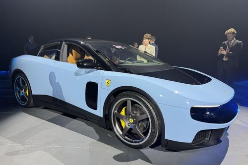 Mẫu xe điện Ferrari Luce 640.000 USD nhanh chóng trở thành tâm điểm tranh cãi trên mạng xã hội. Nhiều người còn so sánh mẫu EV này với các sản phẩm giá rẻ đến từ Trung Quốc.
