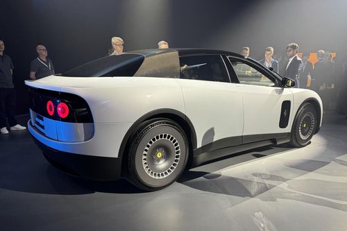Ferrari Luce đã chính thức được mở bán kể từ ngày 28/5. CEO Benedetto Vigna bác bỏ các chỉ trích và khẳng định phản hồi từ khách hàng "rất tích cực".