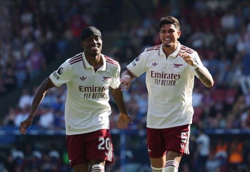 Các tình huống cố định là vũ khí đáng sợ của Arsenal mùa này.
