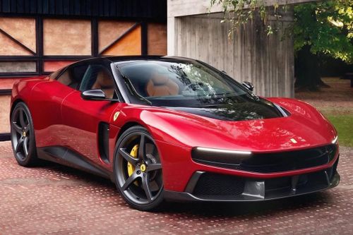 Về ngoại hình, chiếc Ferrari Luce này gây ấn tượng với thiết kế thấp và giàu tính khí động học, một đặc điểm quen thuộc mà bất cứ Ferrarista nào cũng có thể nhận ra. Cản trước cũng được tinh chỉnh mạnh mẽ theo phong cách "mũi cá mập".