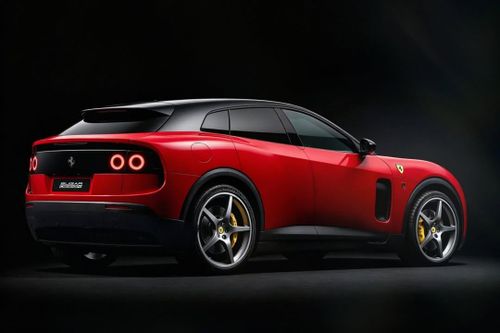 Ferrari Luce là mẫu xe thuần điện đầu tiên của thương hiệu, được trang bị 4 động cơ điện độc lập với công suất tối đa 1.050 mã lực. Theo một số nguồn tin, mức giá khởi điểm của siêu xe điện này vào khoảng 550.000 Euro (khoảng 640.000 USD).