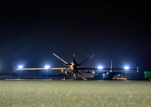  Một máy bay không người lái MQ-9 của Không quân Mỹ chuẩn bị cho nhiệm vụ trong khuôn khổ Chiến dịch Agile Spartan, cất cánh từ Căn cứ Không quân Ali Al Salem (Kuwait) năm 2023. Ảnh: Không quân Mỹ. 