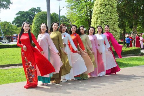 Các nghệ sĩ của Liên đoàn Xiếc Việt Nam tham gia sự kiện với mong muốn tôn vinh, quảng bá áo dài đến với người dân Campuchia và du khách quốc tế