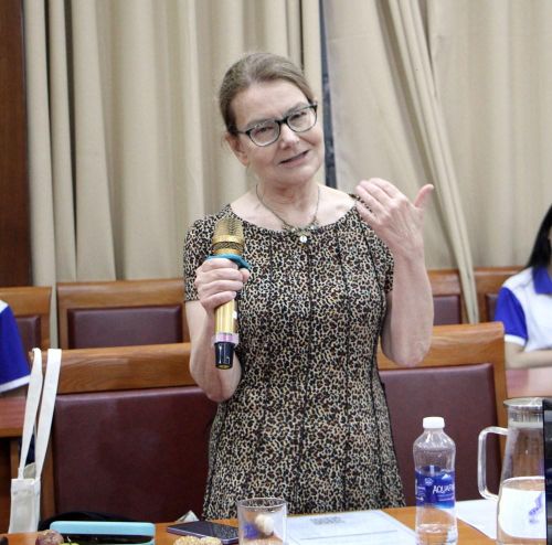 TS. Sophie Lesinska cho biết nhiều thư viện tại Hoa Kỳ cũng đang đối mặt với những khó khăn tương tự Việt Nam trong quá trình chuyển đổi số