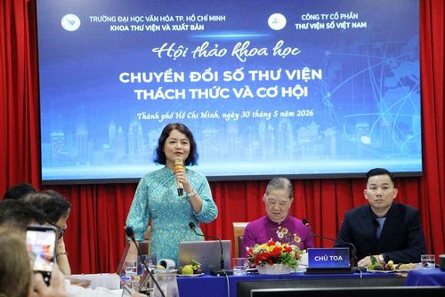 TS. Thái Thu Hoài, Phó Trưởng khoa điều hành Khoa Thư viện và Xuất bản phát biểu