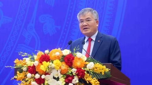 Phó Chủ nhiệm Văn phòng Chủ tịch nước Cấn Đình Tài phát biểu tại họp báo.