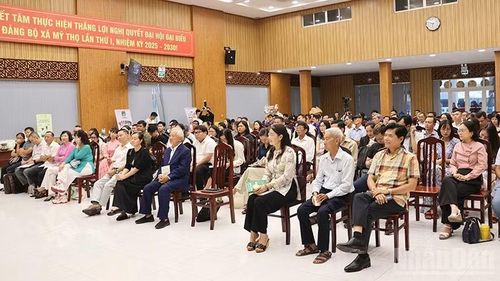 Đại biểu tham dự tọa đàm.