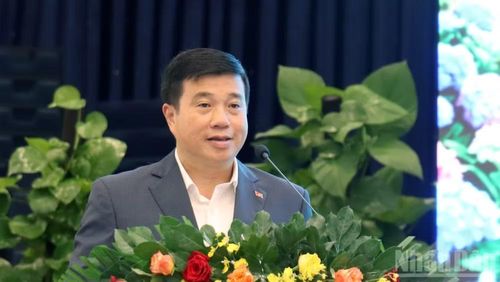 Bí thư Tỉnh ủy Lâm Đồng Y Thanh Hà Niê Kđăm phát biểu khai mạc hội thảo.