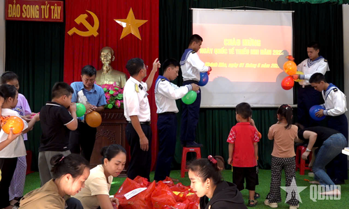  Không khí rộn ràng chào đón Ngày Quốc tế thiếu nhi tại đảo Song Tử Tây.