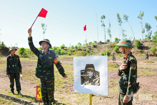 Báo kết quả nội dung bắn súng Tiểu liên AK.