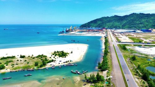 Khu bến cảng Chân Mây.