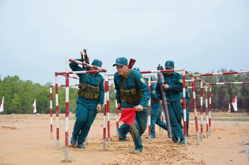 Các khẩu đội tham gia tranh tài tại hội thao
