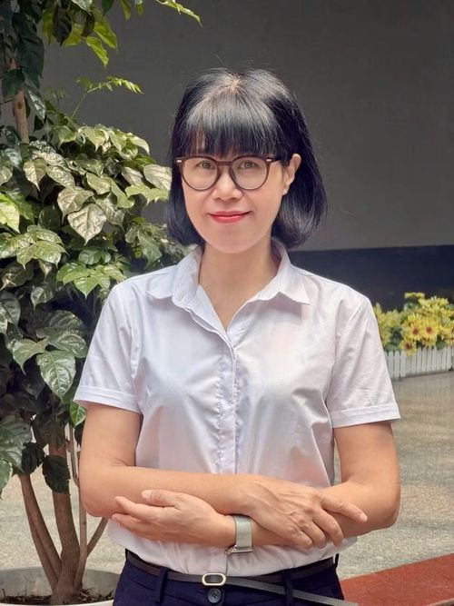 Cô Nguyễn Thị Vân Hồng có hơn 30 năm gắn bó với ngành Giáo dục Thủ đô.