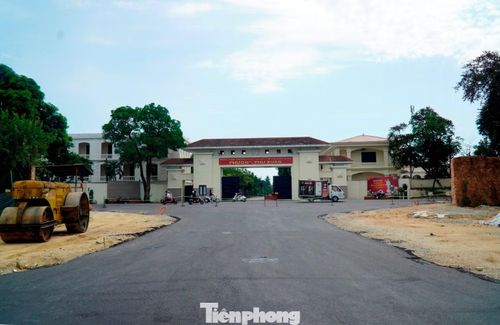  Để chuẩn bị mở thông hoàn toàn cửa thành này, thời gian qua, cơ quan chức năng TP. Huế đã triển khai nhiều hạng mục hạ tầng liên quan. Đáng chú ý là dự án nối thông đường Thái Phiên đoạn từ đường Mang Cá đến đường Đinh Tiên Hoàng (phường Phú Xuân). Tuyến đường đã hoàn thành trước đó và chính thức đưa vào lưu thông ngày 30/5. Như vậy, kể từ hôm nay đường Thái Phiên đoạn nối từ cửa Chánh Tây đã thông suốt ra cửa Đông Bắc (cửa Kẻ Trài) sau hơn một thế kỷ. 