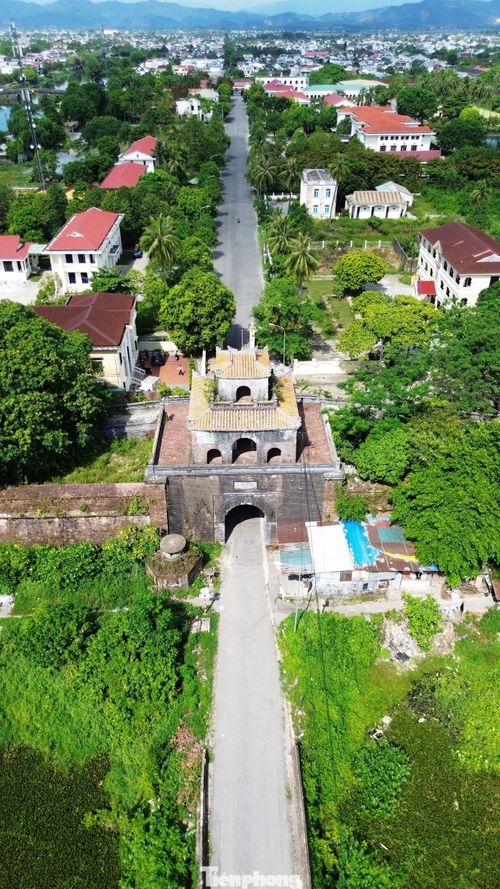  Sau khi Bộ Chỉ huy Quân sự TP. Huế chuyển trụ sở, khu vực Mang Cá được địa phương tiếp nhận quản lý. Tuy nhiên, thời gian gần đây, cửa Kẻ Trài chỉ mở theo giờ hành chính và đóng kín hai ngày cuối tuần. 