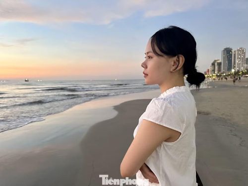  Không khí dễ chịu, bình yên lúc mặt trời mọc giúp người trẻ giải tỏa áp lực và sạc lại năng lượng để bắt đầu ngày mới. Ảnh: Khánh Đoan 
