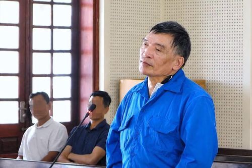 Bị cáo Vương Xuân Hướng tại tòa.