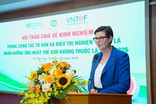 Tiến sĩ Angela Pratt, Trưởng Đại diện Tổ chức Y tế Thế giới (WHO) tại Việt Nam phát biểu tại hội thảo. 