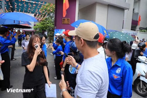 Nhiều em cho rằng bài thi khá sát với đề thi minh họa nên không làm khó học sinh. (Ảnh: Hoài Nam/Vietnam+)