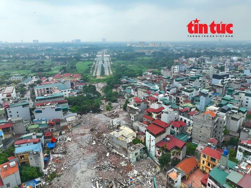 Tại buổi kiểm tra ngày 23/5/2026, Bí thư Thành ủy Hà Nội Trần Đức Thắng đã chỉ đạo các sở, ngành, địa phương tập trung đẩy nhanh tiến độ triển khai toàn tuyến đường trục Tây Thăng Long, phấn đấu hoàn thành trong năm 2027.