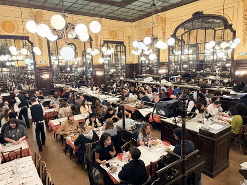 Nhà hàng Bouillon tại thủ đô Paris, Pháp.