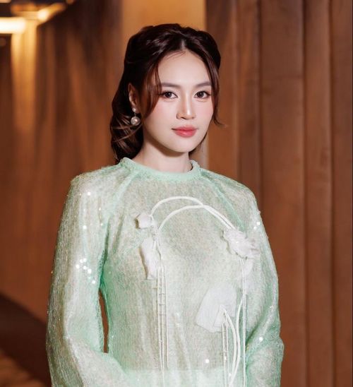 Việc Ninh Dương Lan Ngọc tạm dừng hoạt động nghệ thuật đúng lúc sự nghiệp thăng hoa khiến nhiều khán giả không khỏi tiếc nuối. Ảnh: FBNV