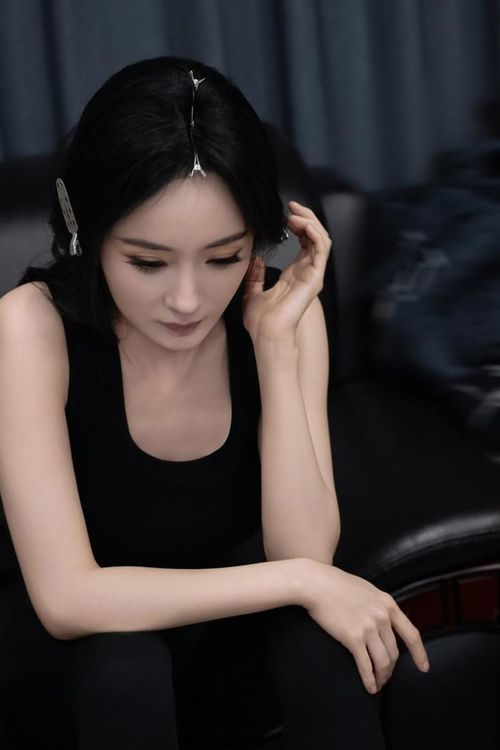Dương Mịch từng nỗ lực để có thể hóa thân vào vai diễn trong phim Sinh vạn vật. Ảnh: Weibo