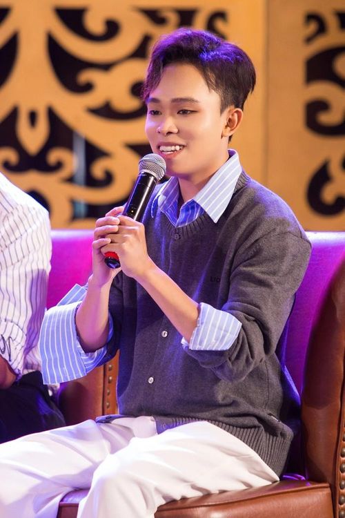 Trước đó, trong những cuộc chia sẻ với báo chí, Hồ Văn Cường từng bộc bạch rằng, ngành học mà anh lựa chọn có nhiều điểm hỗ trợ cho sự nghiệp âm nhạc và định hướng phát triển hình ảnh cá nhân trong tương lai.